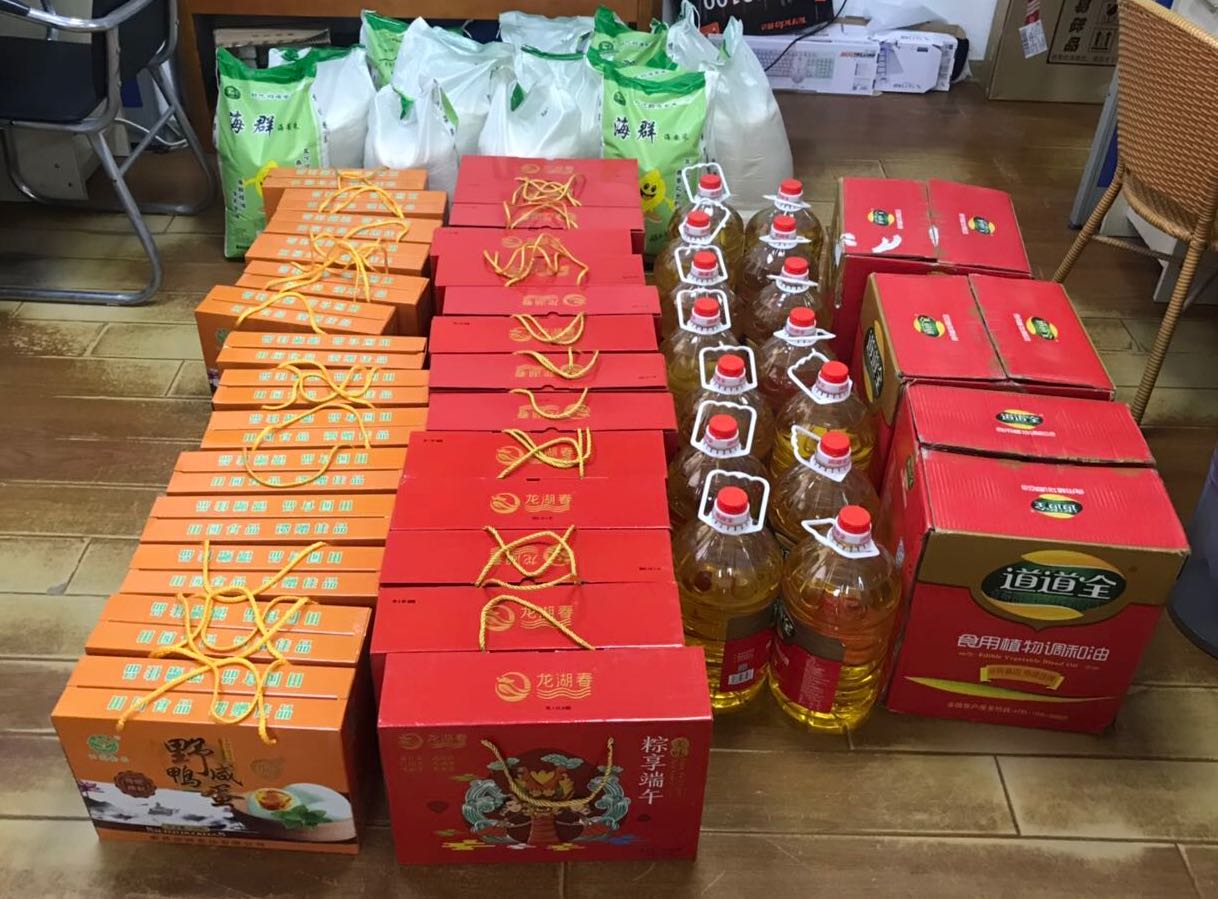环亚泰州分公司给员工发福利